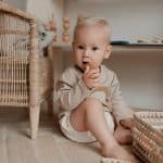 Kindje in wasbare luier